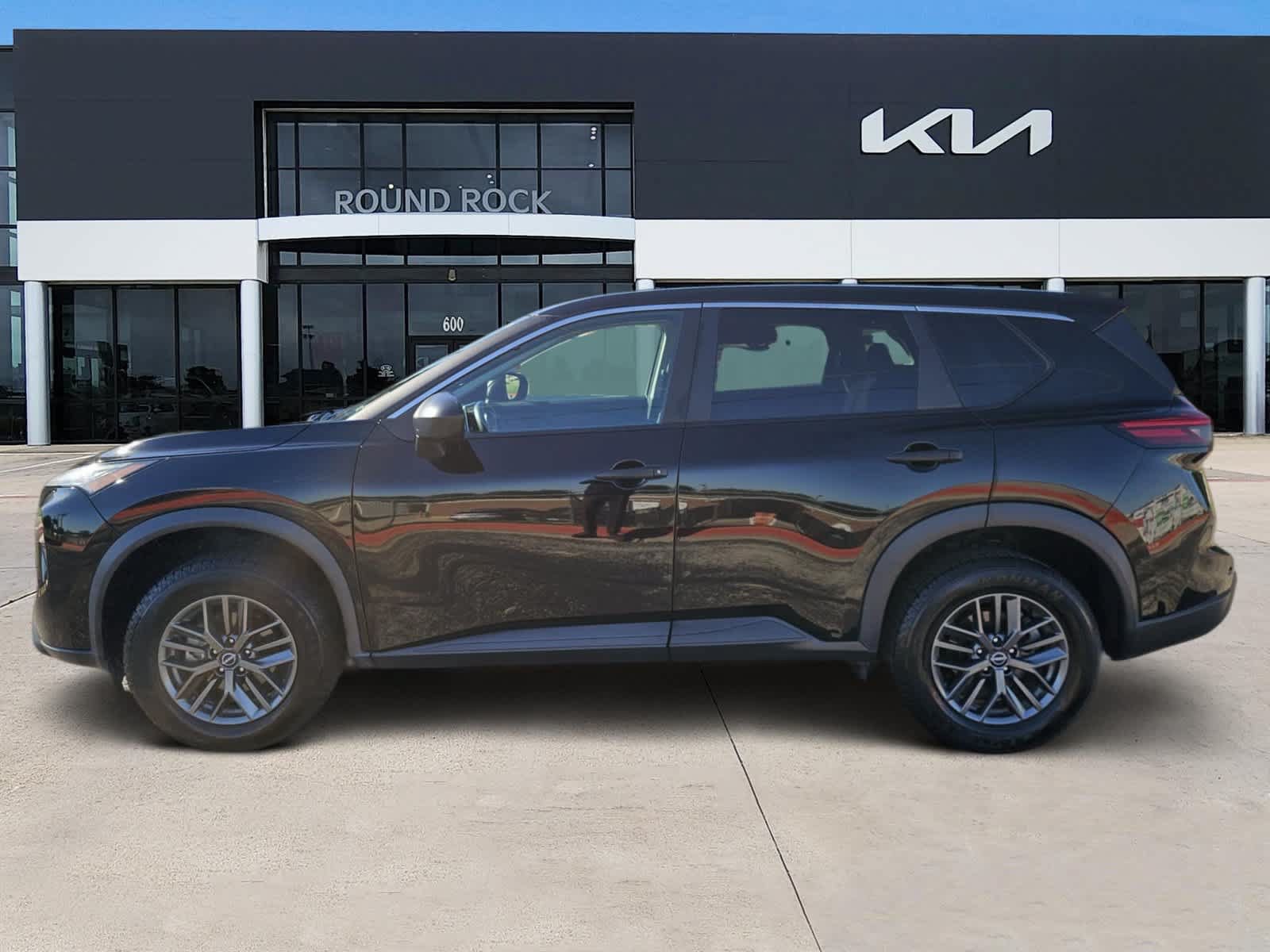 Used 2024 Nissan Rogue S FWD image 4
