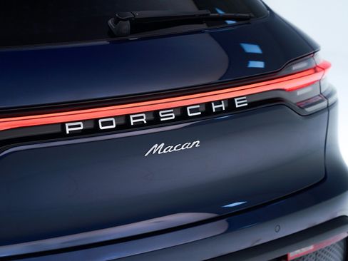 Used 2022 Porsche Macan image 13