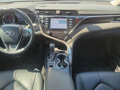Used 2018 Toyota Camry XLE FWD image 12