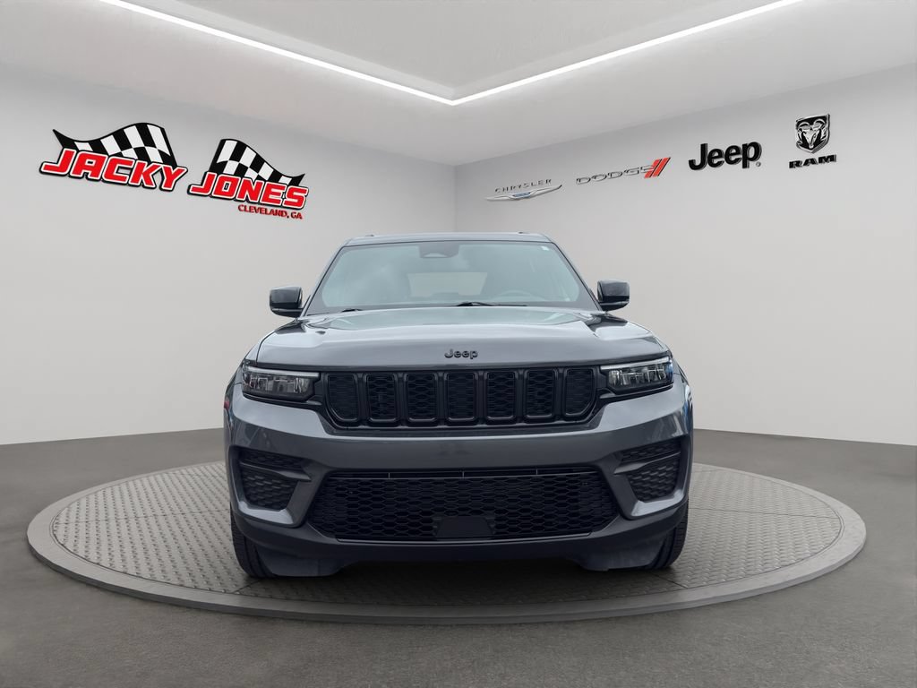 Used 2023 Jeep Grand Cherokee Altitude AWD/4WD image 14