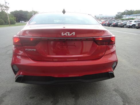 Used 2023 Kia Forte LXS w/ LXS Technology Package FWD image 5