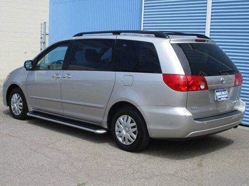 Used 2010 Toyota Sienna LE FWD image 4