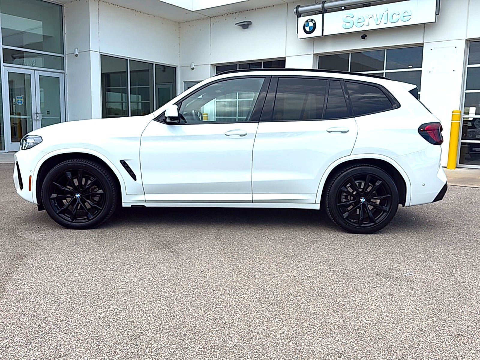 Used 2024 BMW X3 xDrive30i w/ Premium Package w/ZPA AWD/4WD image 4