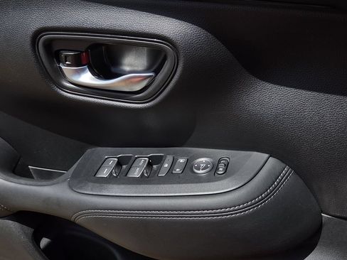 Used 2025 Honda HR-V EX-L image 18