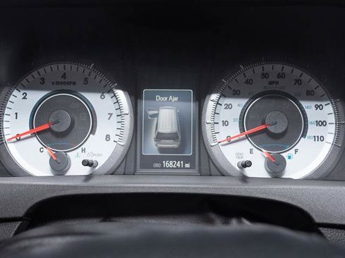 Used 2016 Toyota Sienna SE image 3