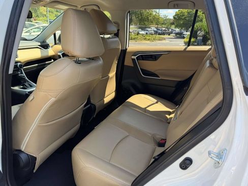 Used 2019 Toyota RAV4 LE w/ Carpet Mat Package AWD/4WD image 14