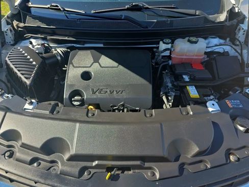 Used 2021 Chevrolet Traverse LS image 28