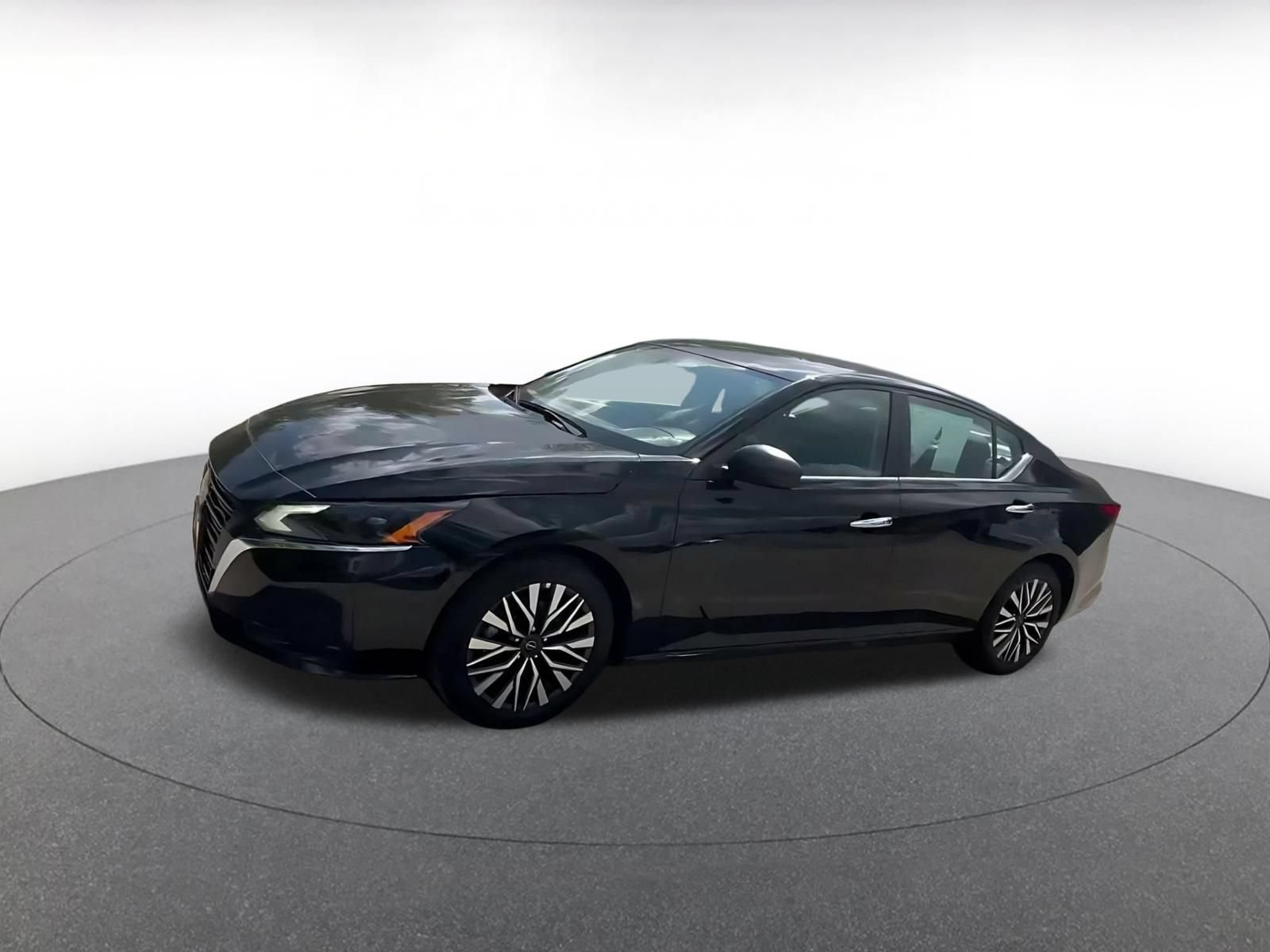 Used 2025 Nissan Altima 2.5 SV FWD image 7