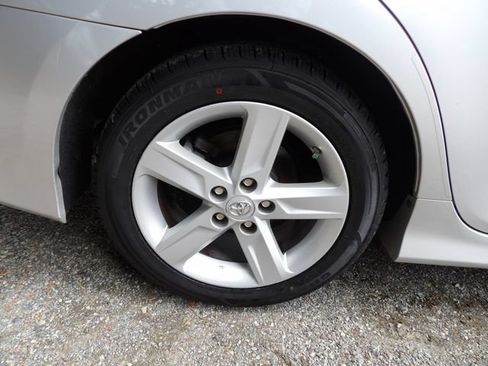Used 2014 Toyota Camry SE w/ Fleet Convenience Package FWD image 9