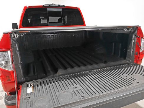 Used 2024 Nissan Titan SV w/ SV Convenience Package image 8