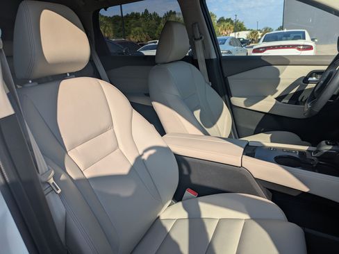 Certified 2023 Nissan Rogue SL w/ SL Premium Package FWD image 42