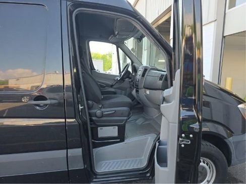 Used 2017 Mercedes-Benz Sprinter 2500 image 5