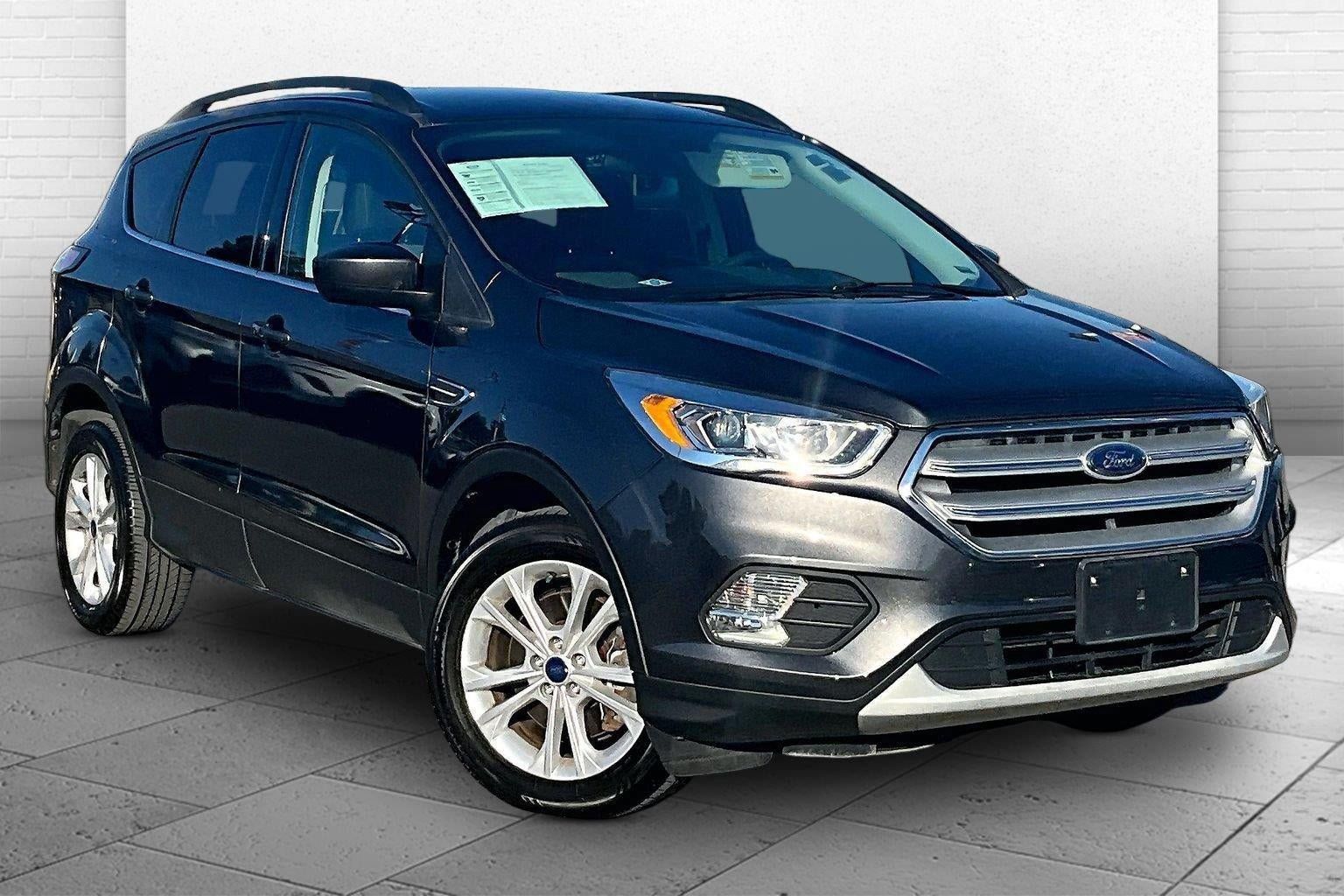 Used 2017 Ford Escape SE w/ Equipment Group 201A AWD/4WD image 1