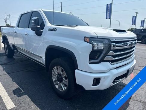 Used 2025 Chevrolet Silverado 3500 High Country w/ Technology Package AWD/4WD image 3