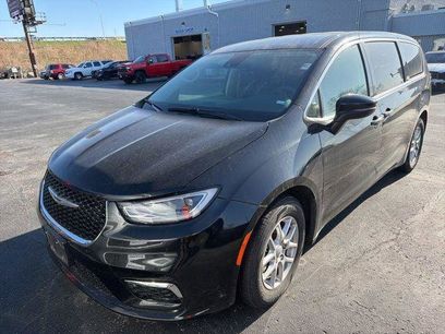 Certified 2023 Chrysler Pacifica Touring-L