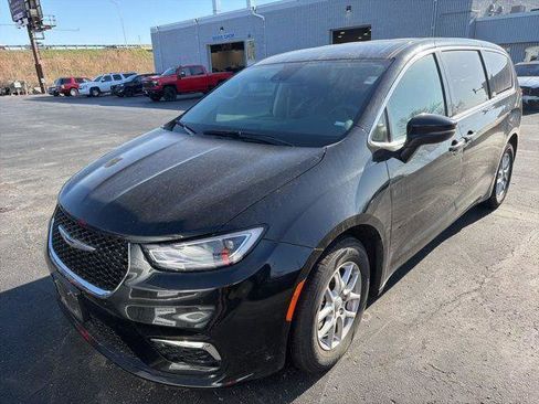 Certified 2023 Chrysler Pacifica Touring-L FWD image 1
