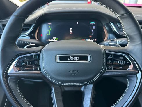 Used 2022 Jeep Grand Cherokee Overland w/ Advanced Protech Group III image 27