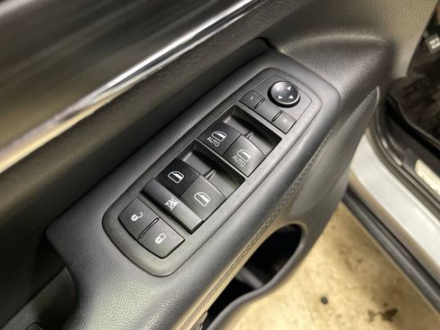 Used 2021 Jeep Grand Cherokee Limited w/ Premium Lighting Group AWD/4WD image 16