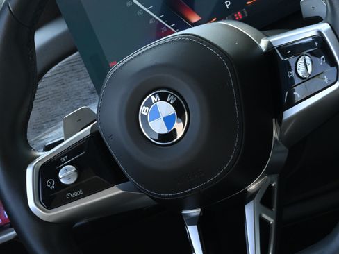 Used 2024 BMW 760i xDrive AWD/4WD image 23