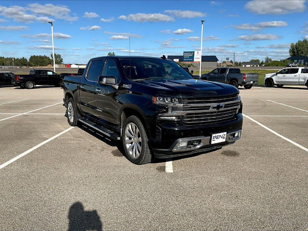 Used 2019 Chevrolet Silverado 1500 High Country w/ Technology Package AWD/4WD image 3
