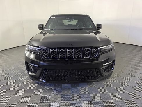 New 2025 Jeep Grand Cherokee Summit image 2