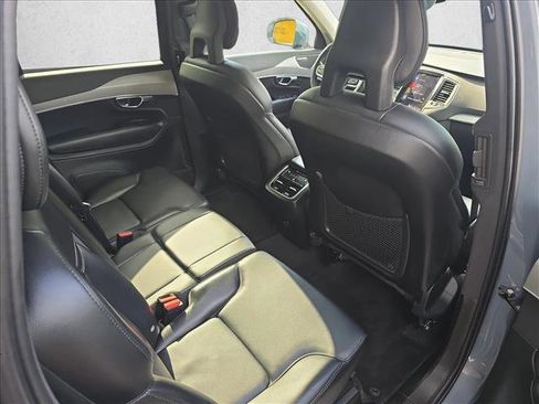 Used 2022 Volvo XC90 T5 Momentum w/ Climate Package image 11
