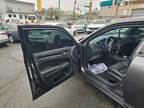 Used 2021 Chrysler 300 S image 9