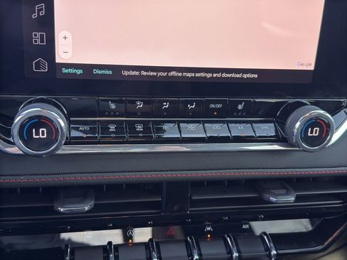 Used 2024 Chevrolet Colorado Z71 w/ Z71 Convenience Package 2 image 19