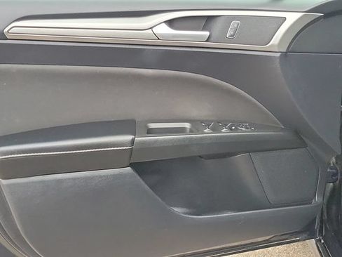 Used 2020 Ford Fusion SE AWD/4WD image 23
