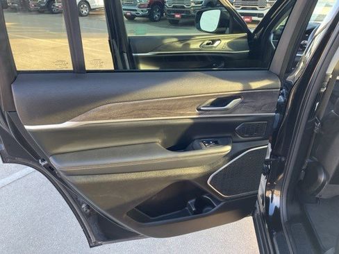 Used 2023 Jeep Grand Cherokee L Limited image 20