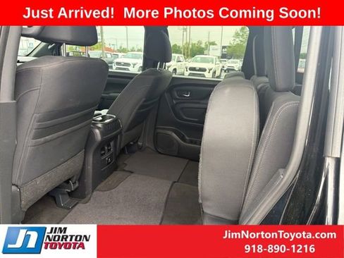 Used 2018 Nissan Titan SV w/ SV Convenience Package AWD/4WD image 7