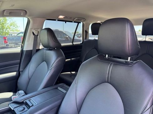 Used 2024 Toyota Grand Highlander AWD image 29