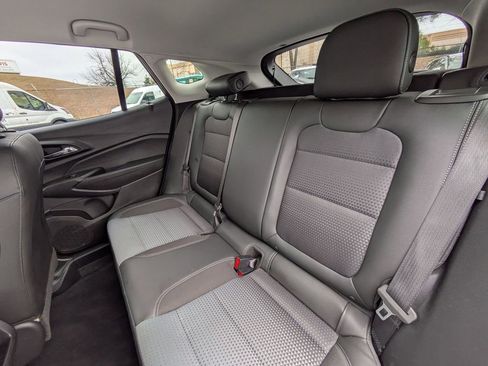 Used 2025 Chevrolet Trax LT w/ LT Convenience Package image 25