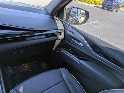 Used 2021 Cadillac Escalade Sport w/ Heavy-Duty Trailer Package image 15