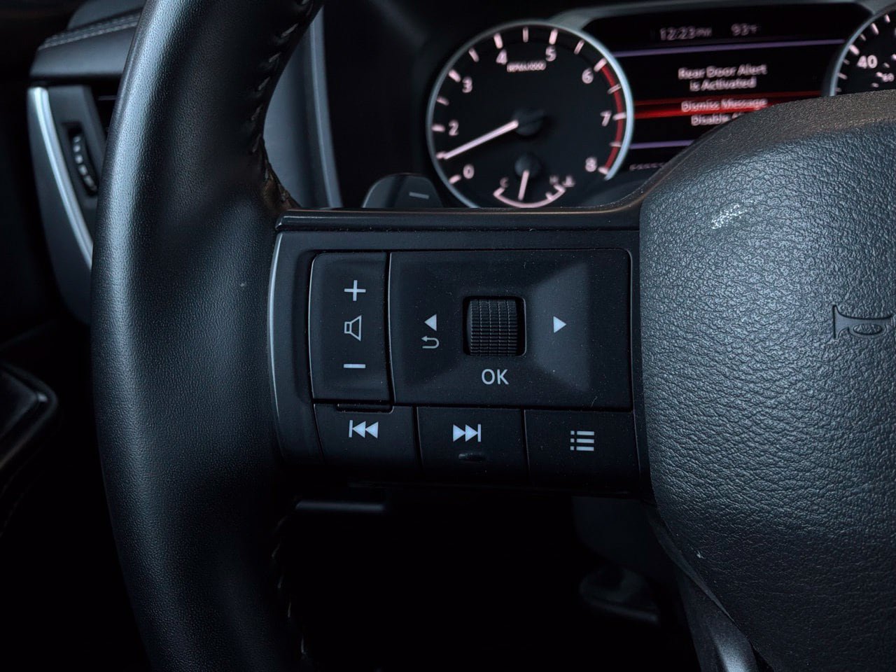 Used 2025 Nissan Rogue SV FWD image 36