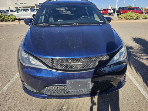 Used 2018 Chrysler Pacifica Touring-L Plus image 8