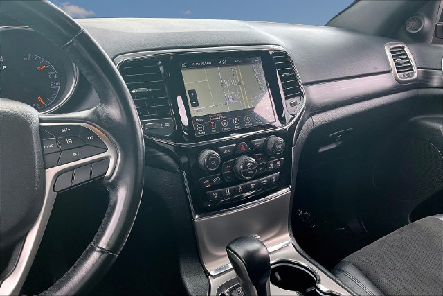 Used 2020 Jeep Grand Cherokee Laredo AWD/4WD image 9