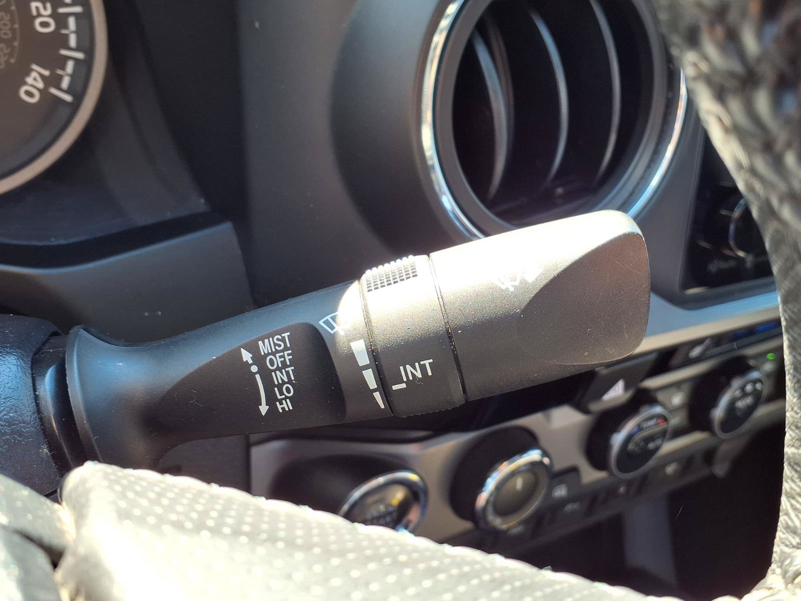 Used 2017 Toyota Tacoma TRD Sport AWD/4WD image 18