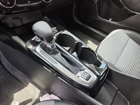 Used 2025 Chevrolet Trax LT FWD image 13