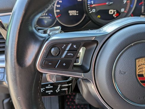 Used 2020 Porsche Panamera RWD image 18