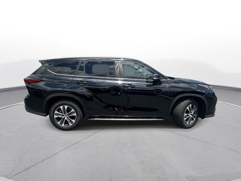 Used 2023 Toyota Highlander XLE FWD image 5