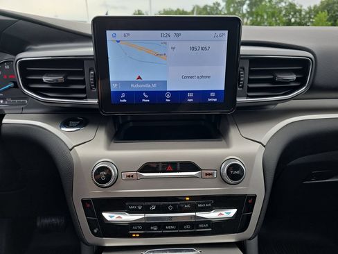 Used 2022 Ford Explorer XLT w/ Equipment Group 202A AWD/4WD image 23
