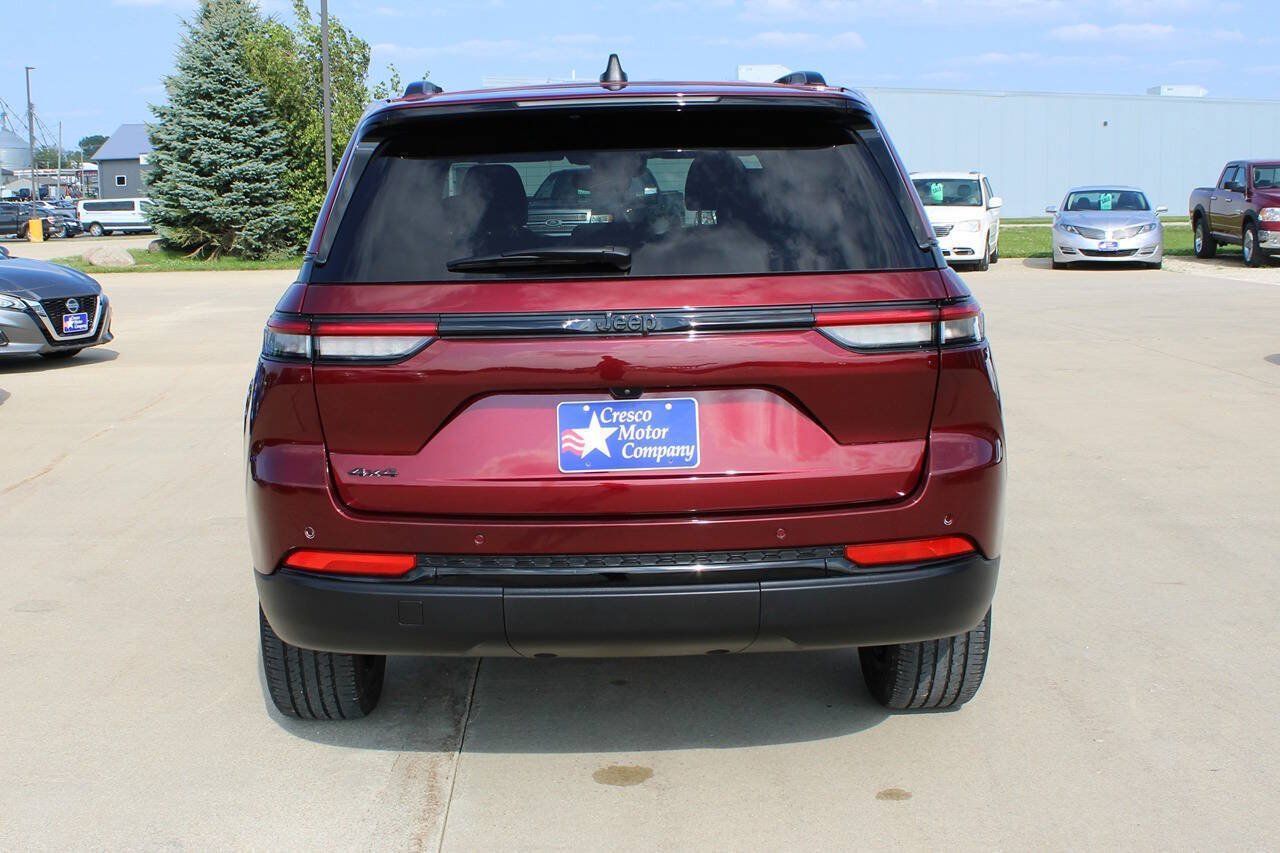 Used 2023 Jeep Grand Cherokee Altitude AWD/4WD image 6