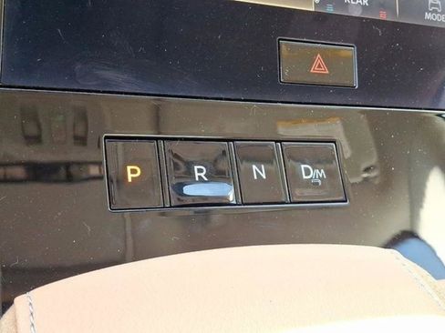 Used 2025 INFINITI QX80 Sensory image 18