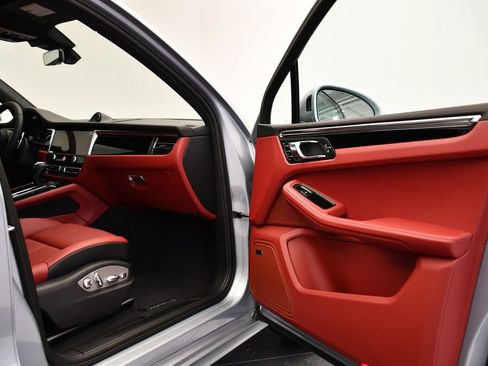 Certified 2026 Porsche Macan AWD/4WD image 49