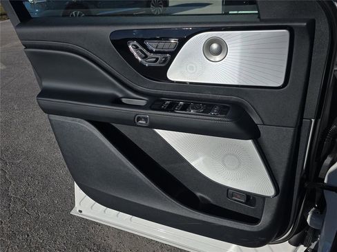 New 2026 Lincoln Aviator Reserve AWD/4WD image 13
