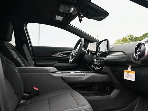 New 2026 Chevrolet Equinox EV LT image 9