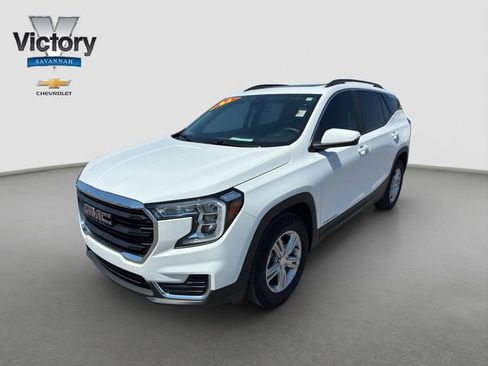 Used 2024 GMC Terrain SLE w/ Driver Convenience Package FWD image 3