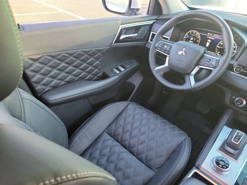 Used 2024 Mitsubishi Outlander SEL image 15