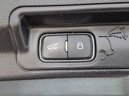 Used 2020 Ford Explorer Limited image 41